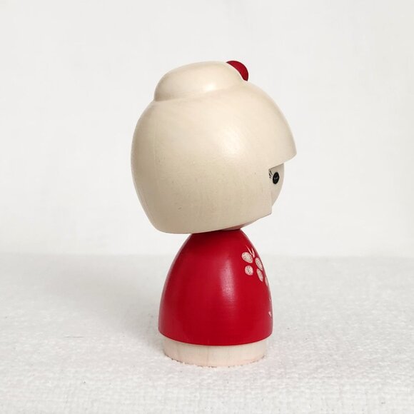 Japanese Kokeshi Doll - 4" Wooden Girl in Red Kimono with Hair Ornament - Picture 6 of 7